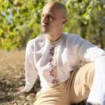 Ленена мъжка риза с шевица „Дърво на живота“